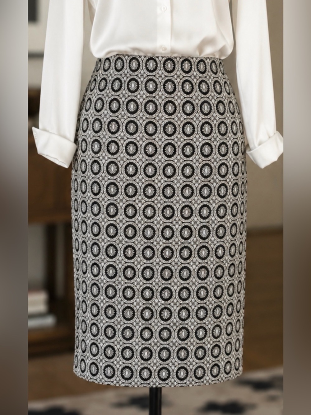 SOHO Apparel Black White Geometric Print Pencil Skirt M Stretch Knee Length